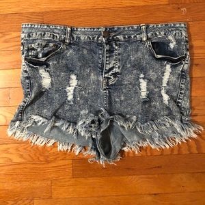 Forever 21 women’s distressed shorts